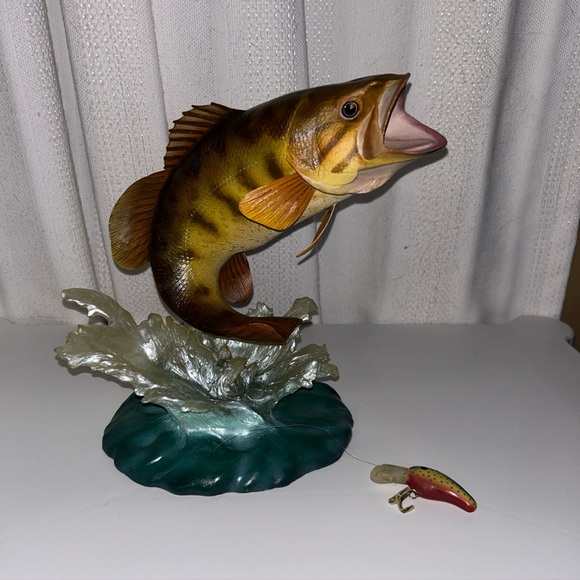 Bronzeback Bass Danbury‎ Mint Collectable Sculpture George Kruth With Lure ￼ - Picture 1 of 10